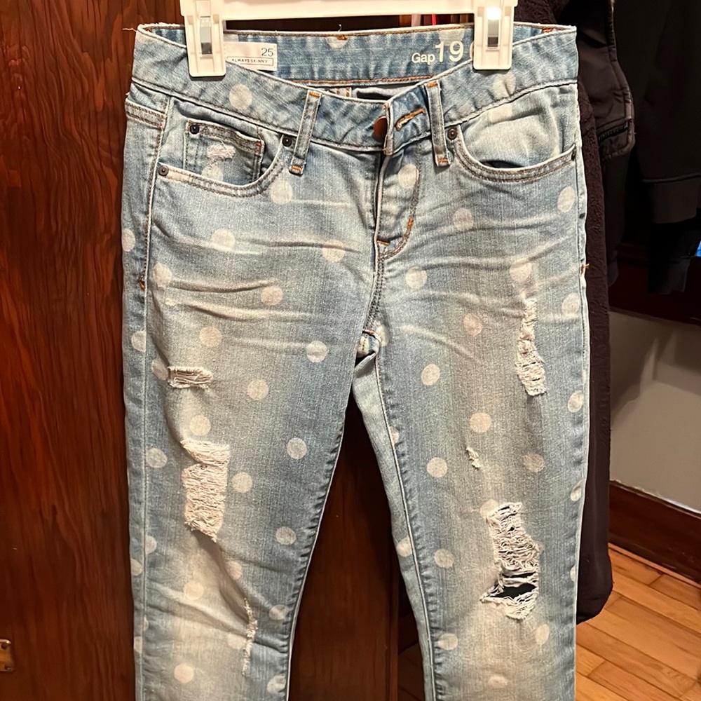 Skinny Polka dot jeans from Gap. Super cute with a plain white shirt. Worn once.